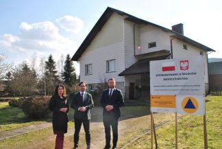 Podczas XXI Sesji Rady Gminy w Iwkowej gościem specjalnym był przedstawiciel Wojewody Małopolskiego